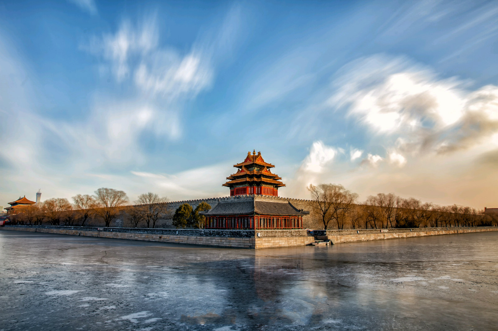 【携程攻略】北京颐和园景点,颐和园不愧是北京必去的景点之一，很是气派啊！中央的湖泊和长廊都是…